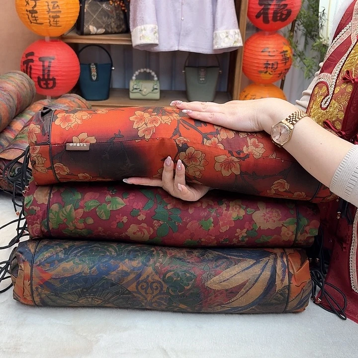 刺绣香云纱颈椎枕