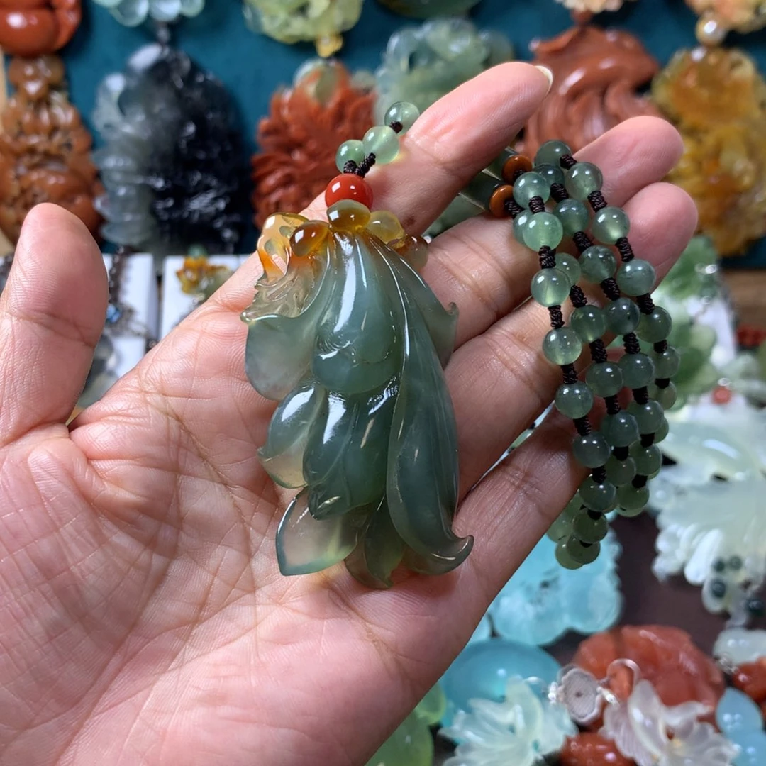未镶嵌蛇纹石玉挂坠