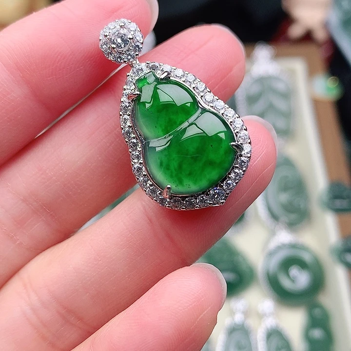 颈饰未镶嵌翡翠吊坠