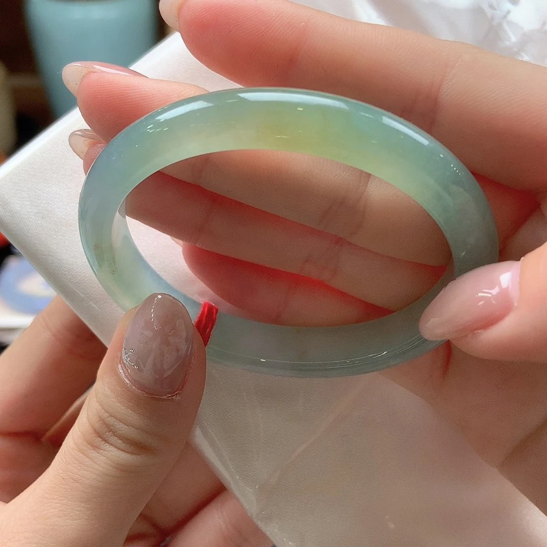 翡翠未镶嵌手镯橄榄绿