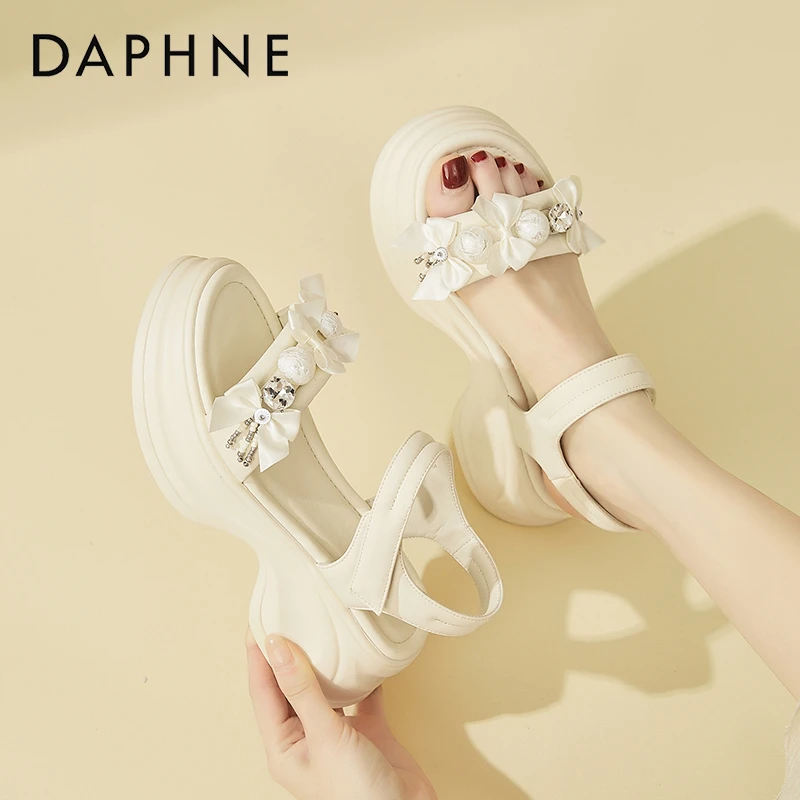 达芙妮踩屎感厚底凉鞋女夏季外穿不累脚仙女百搭休闲坡跟沙滩凉鞋