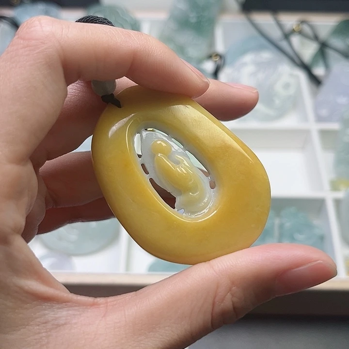翡翠颈饰未镶嵌翡翠