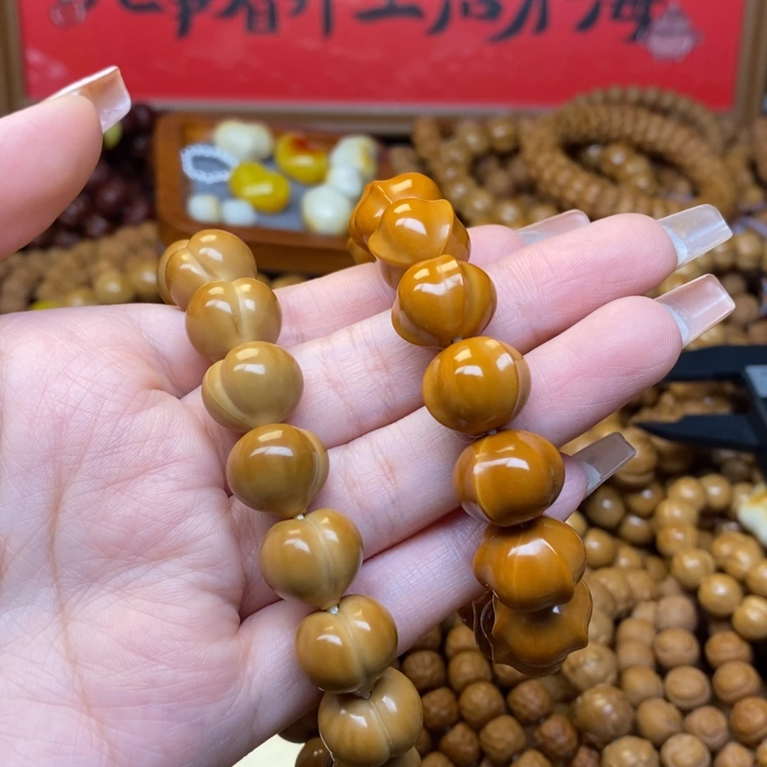 Y***洋吊坠猴头核桃猴头全品鲨鱼➕柯基屁桃手持
