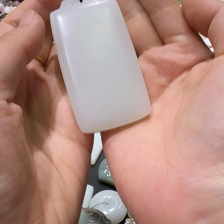 張***韬颈饰未镶嵌和田玉