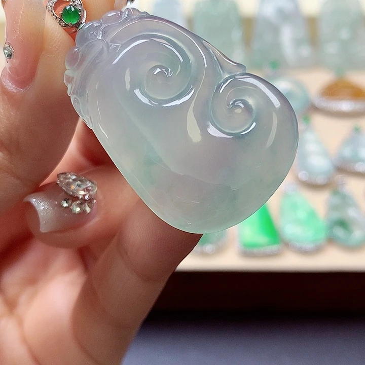 翡翠颈饰18K金镶嵌翡翠