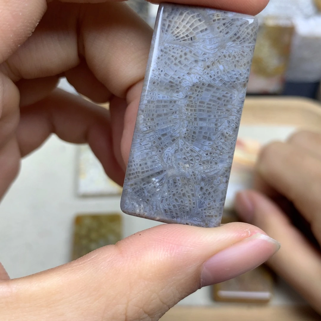 玄***刀未镶嵌无硅化珊瑚（珊瑚玉）