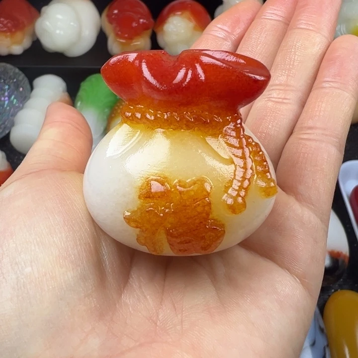 新疆戈壁五彩石js
