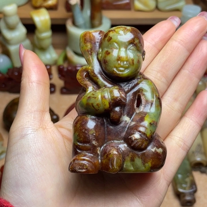 洪***斯蛇纹石玉未镶嵌颈饰