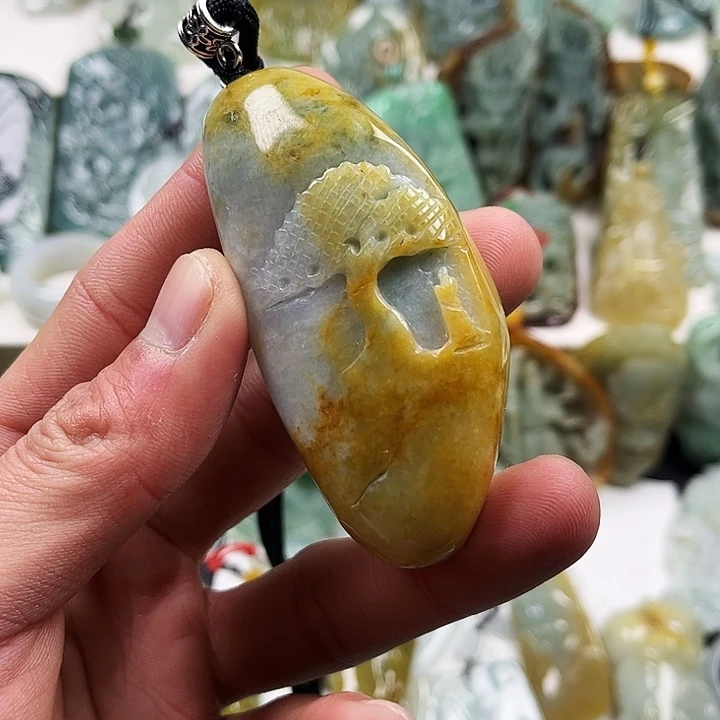 翡翠颈饰未镶嵌翡翠