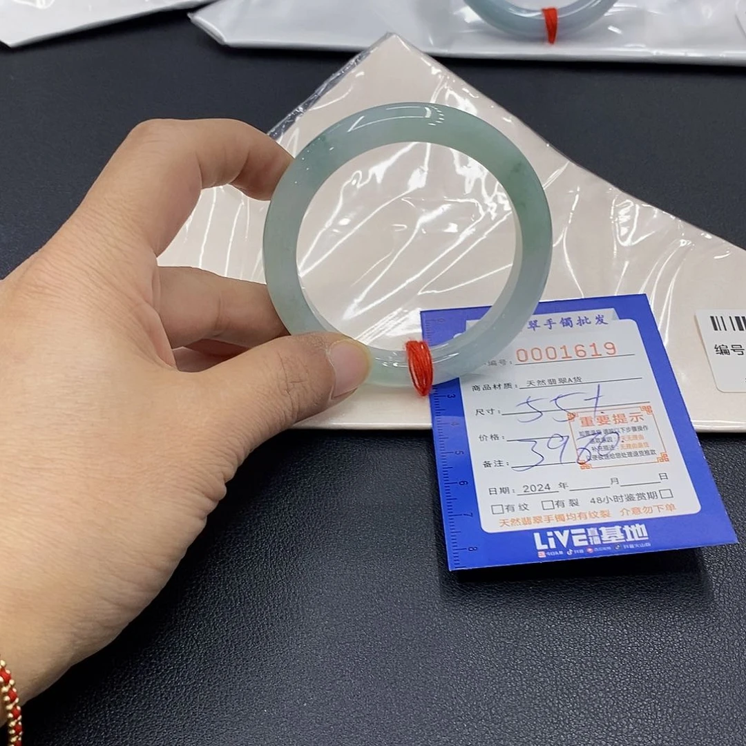 翡翠手镯未镶嵌翡翠手镯