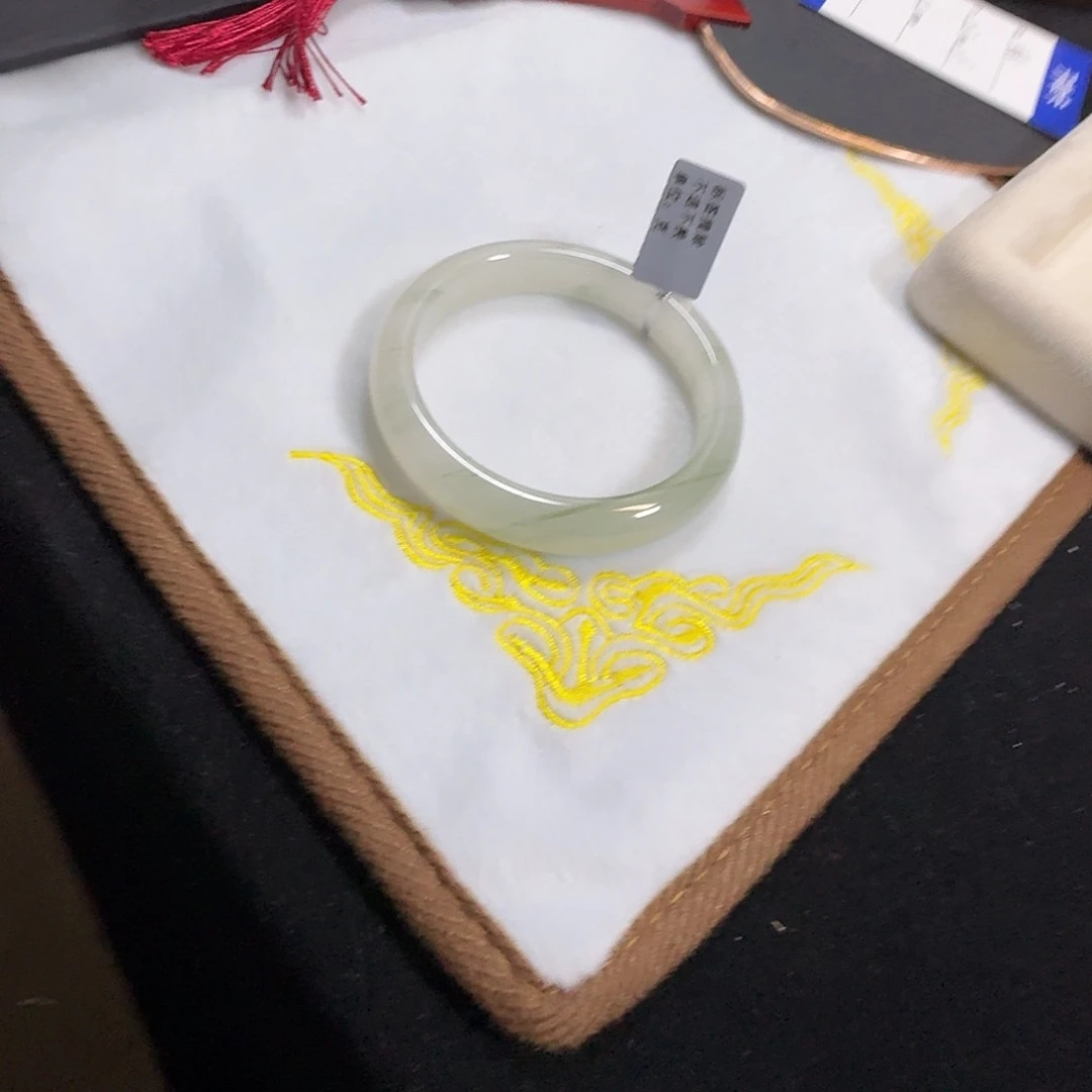 1***7石英质玉未镶嵌手镯