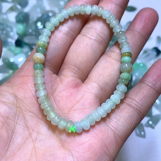 翡翠未镶嵌颈饰手串