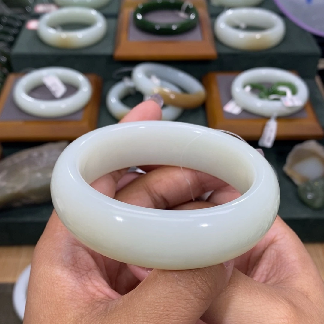 和田玉手镯未镶嵌