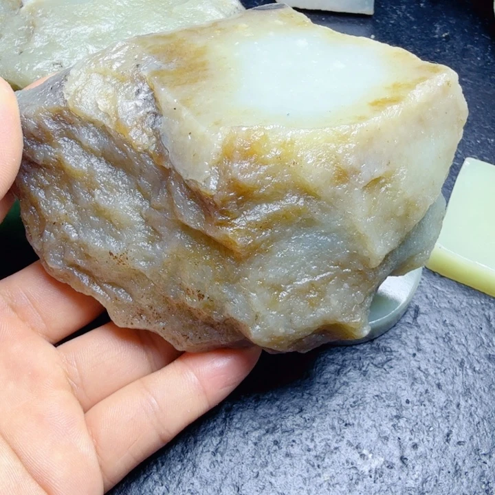 手***人和田玉（糖玉）未镶嵌珠宝奇石