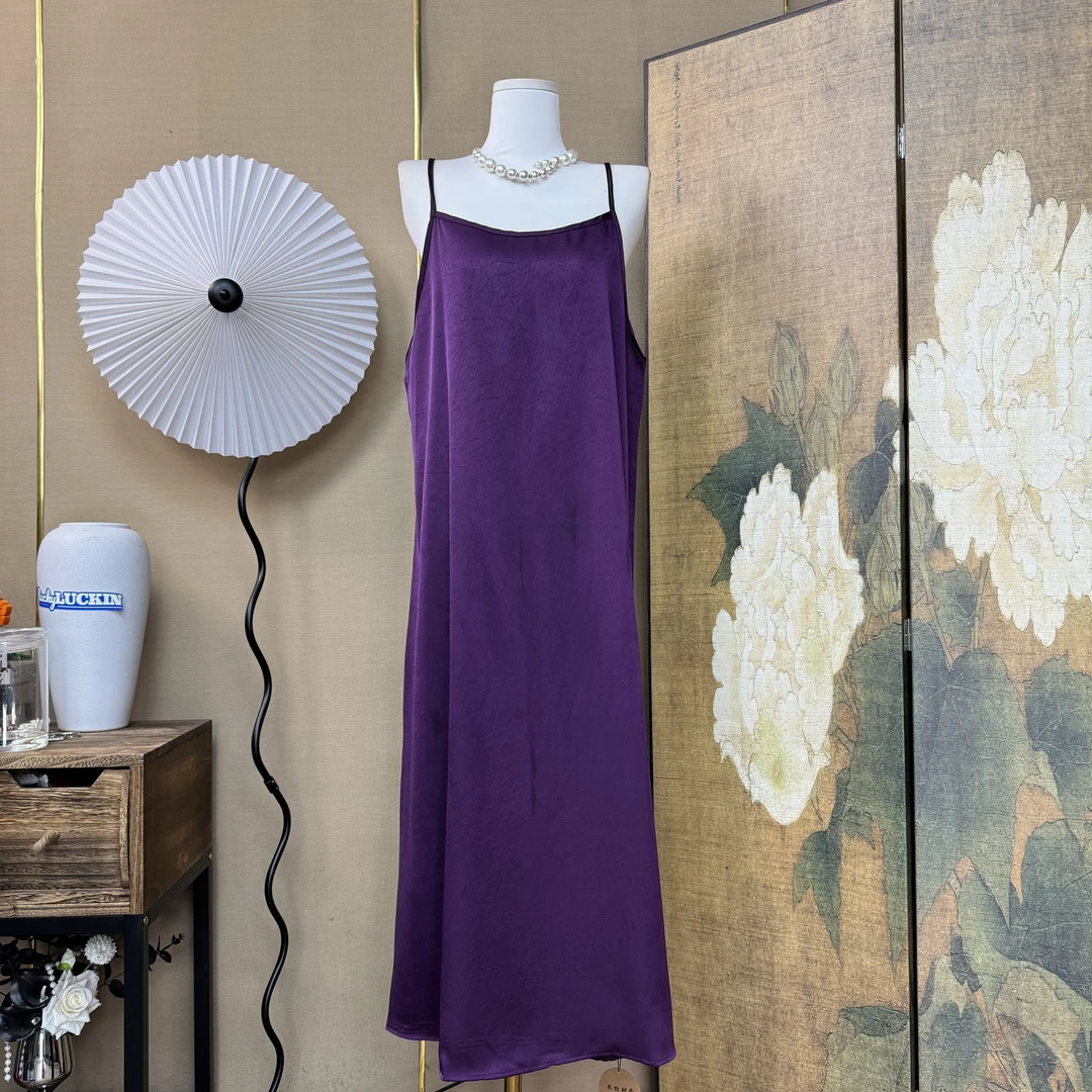 【311】缎面简约高贵紫手抓花吊带裙