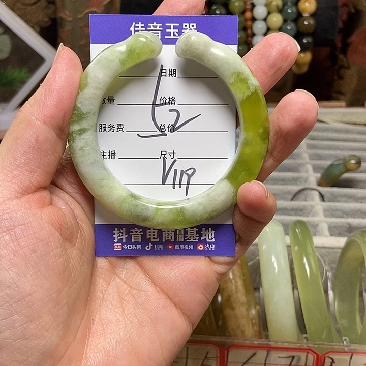 蛇纹石玉手镯未镶嵌