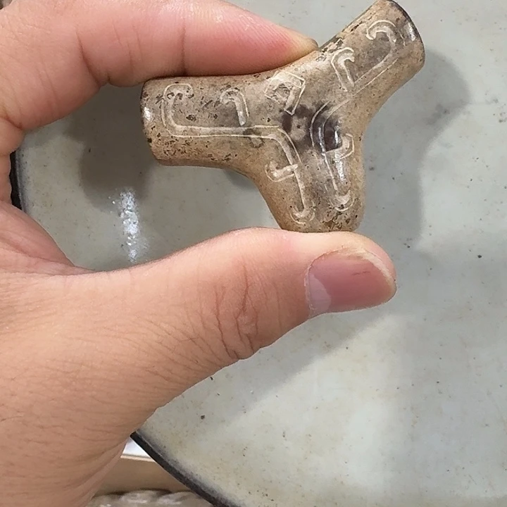 瓷片瓷自顾自的一个人