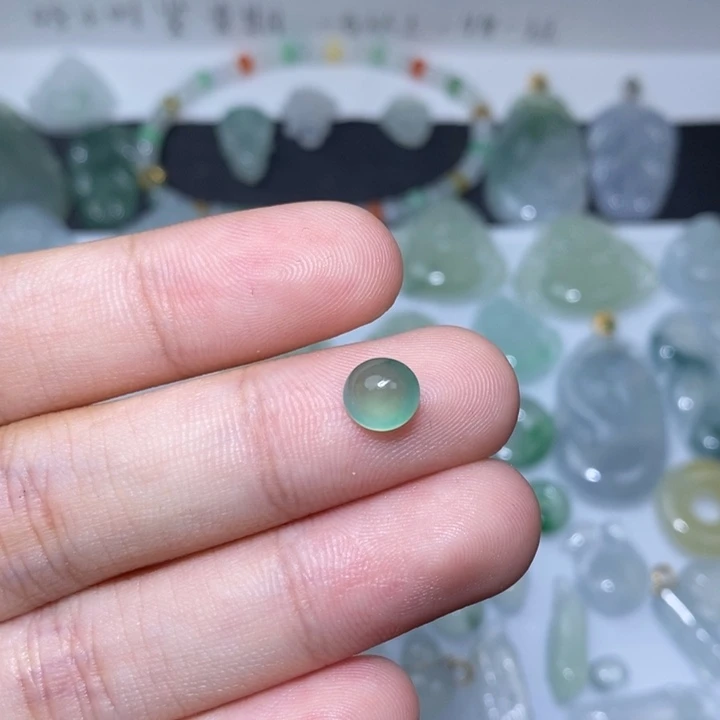 翡翠未镶嵌颈饰绿旦面