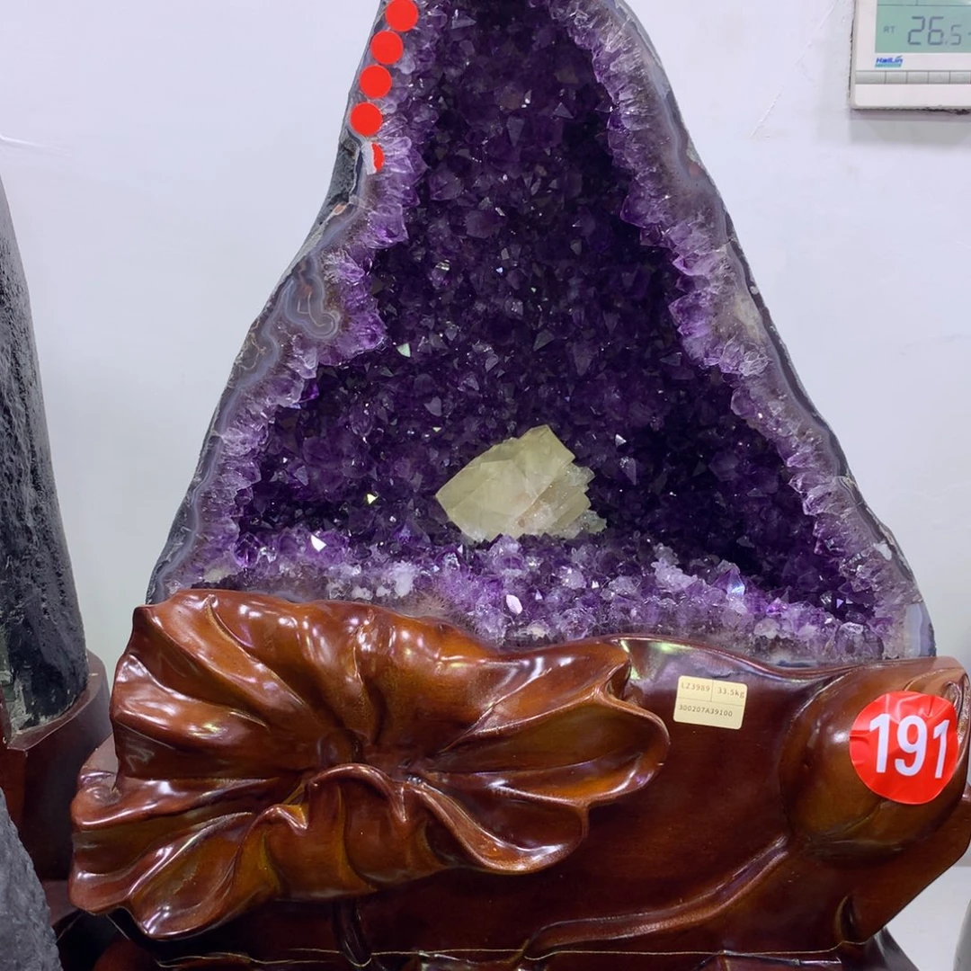 织绣乌拉圭紫水晶