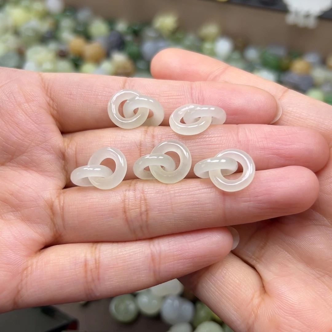 和田玉未镶嵌颈饰98一个多样性发其一