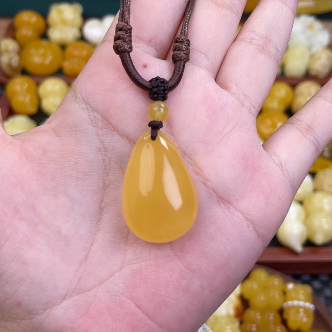 未镶嵌吊坠(赠链)蜜蜡
