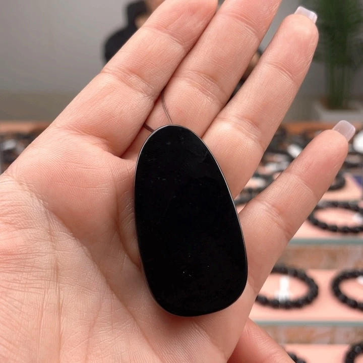 可***和田玉未镶嵌颈饰