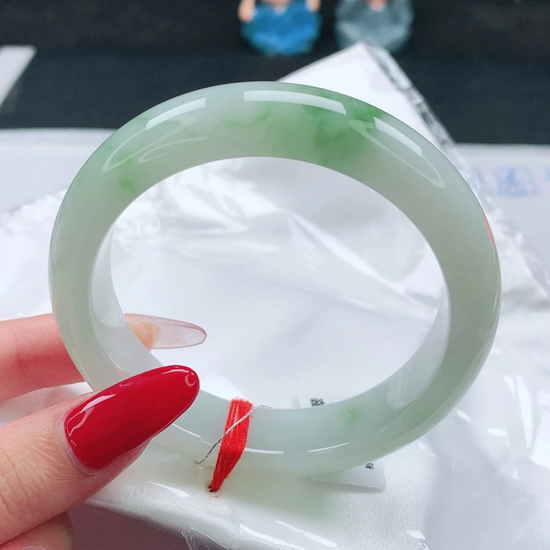 翡翠手镯未镶嵌56圈