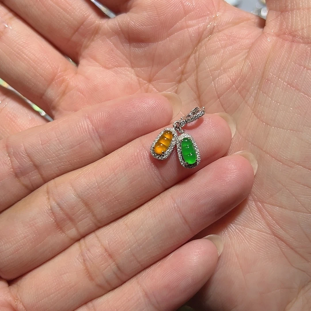 翡翠18K金镶嵌颈饰