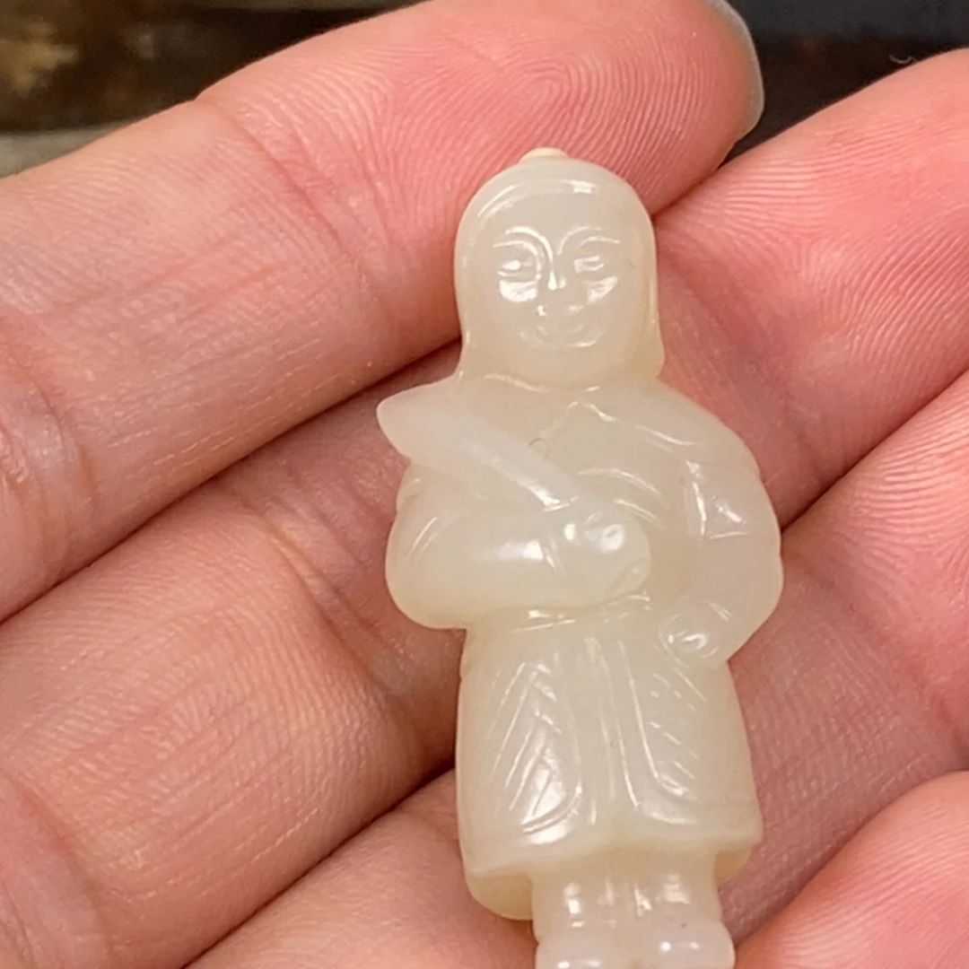 东***子非常精美的脖挂件