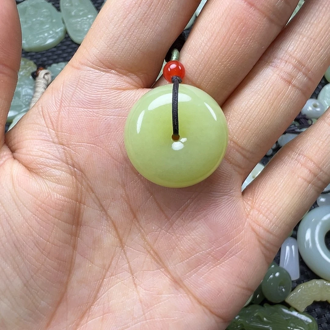 和田玉未镶嵌吊坠(不含链)卡22.9（微瑕漏，不退不换）