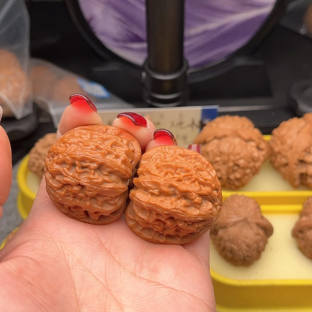 文玩核桃把件一**风白狮子37