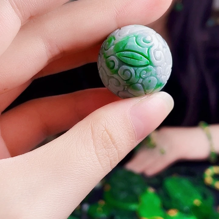 翡翠未镶嵌颈饰多样性