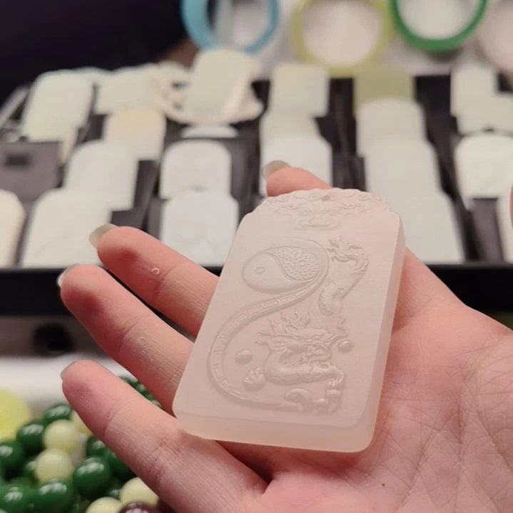 【闪购商品】玉高品质精美吊坠 。龙