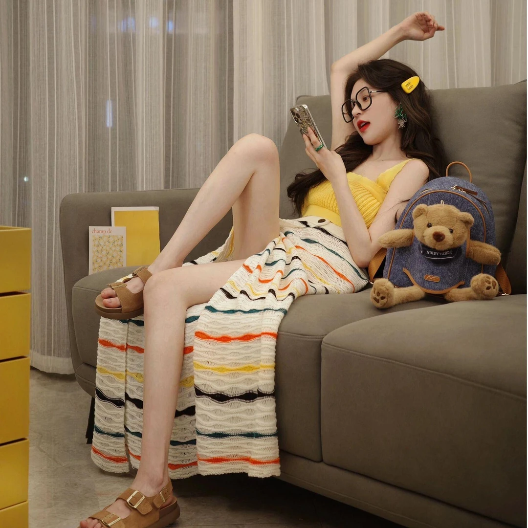 夏季多巴胺穿搭甜辣短款吊带背心上衣女百搭彩虹条纹半身裙两件套