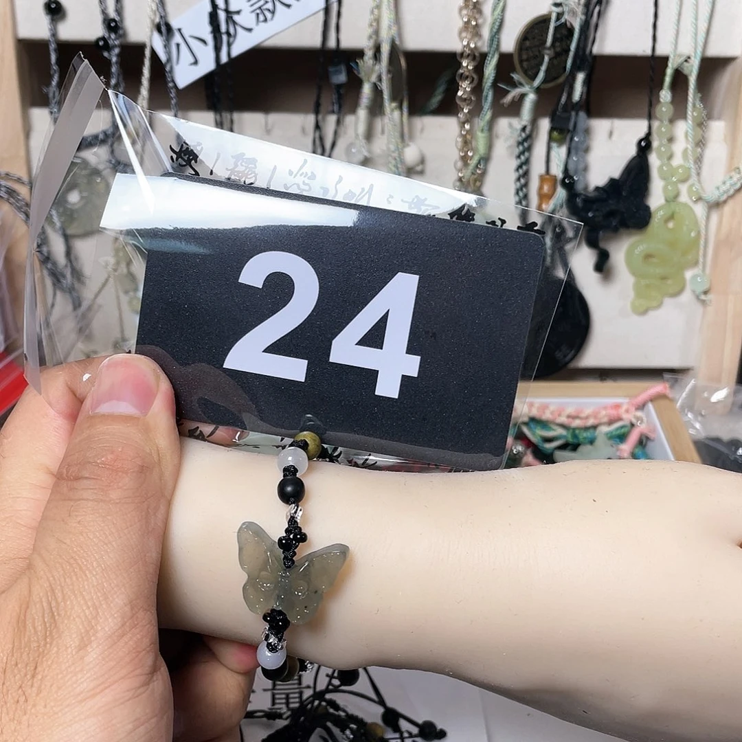 蛇纹石玉颈饰合金