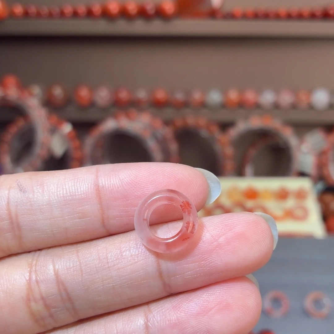 夏***沐未镶嵌川料南红玛瑙跑环7+