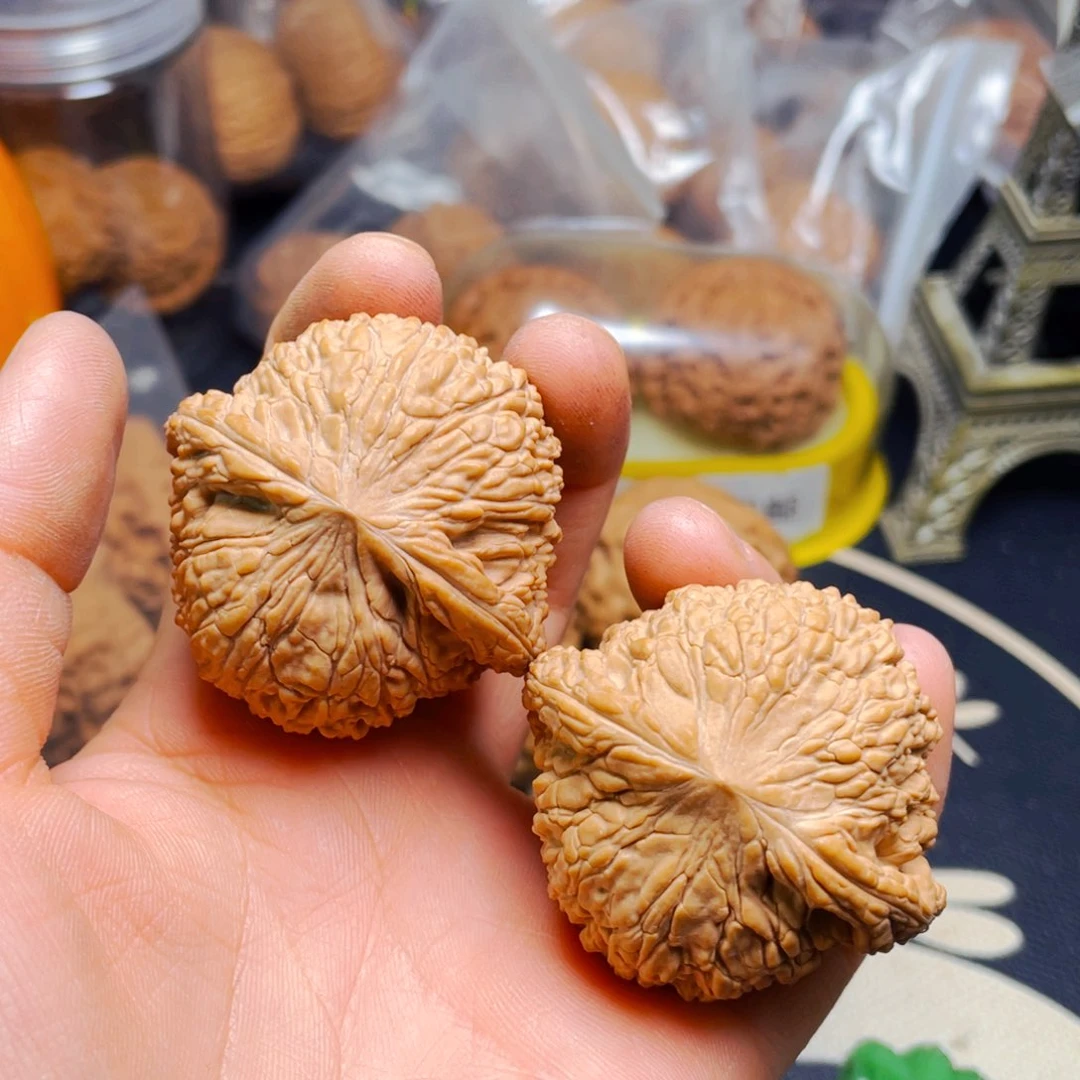 文玩核桃吊坠泥鳅背