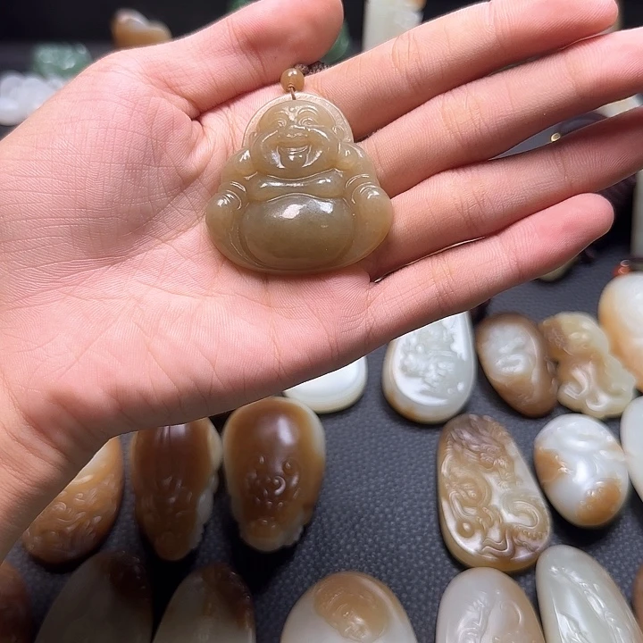 龘***龖颈饰未镶嵌和田玉