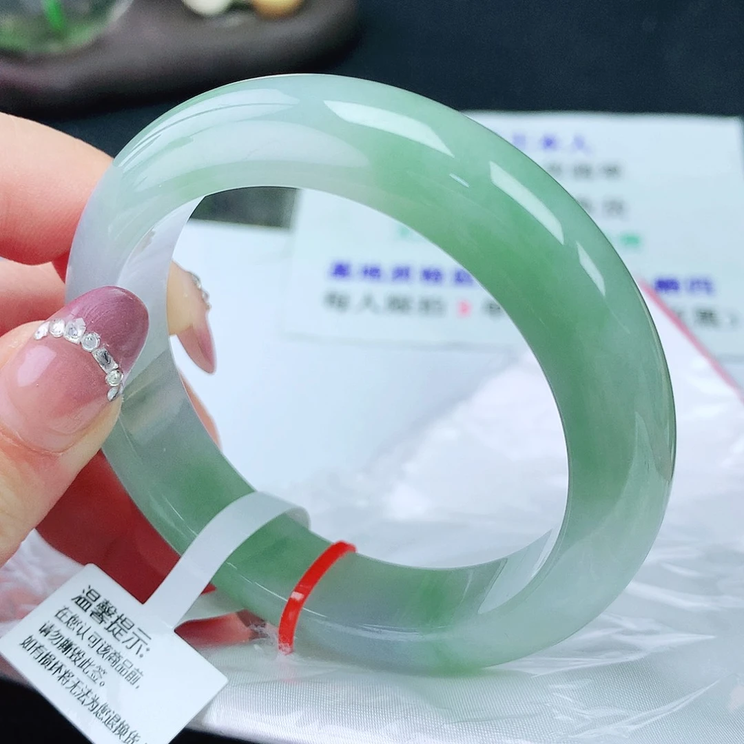 翡翠手镯未镶嵌56轮胎