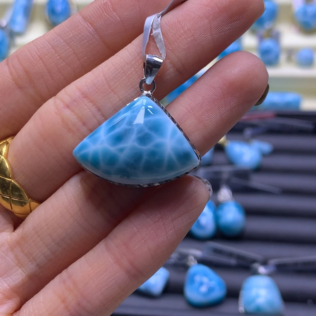 针钠钙石（海纹石）未镶嵌颈饰吊坠色差略异