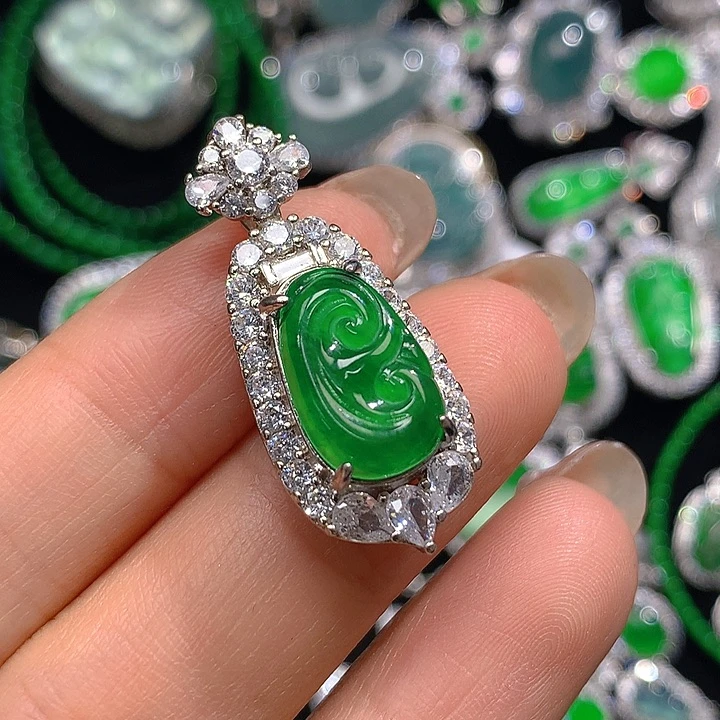 翡翠颈饰未镶嵌翡翠