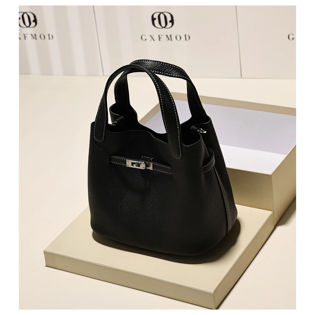 GXFMOD小众设计时尚简约牛皮水桶包女2025早秋新款通勤单肩斜挎包