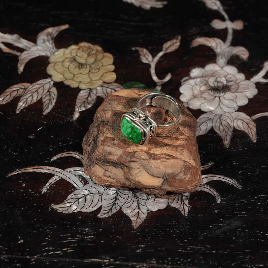 2.16香港王老板-翡翠镶嵌戒指2t57