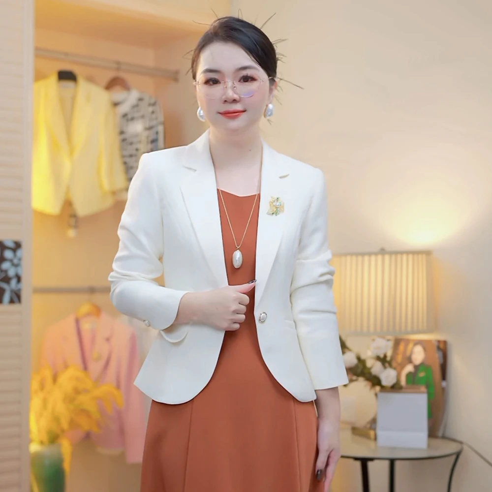 秋季新款短外套女常规袖平驳领轻熟风小香风上衣显瘦百搭短款西装