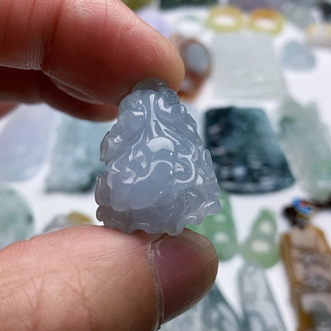 翡翠未镶嵌颈饰白菜