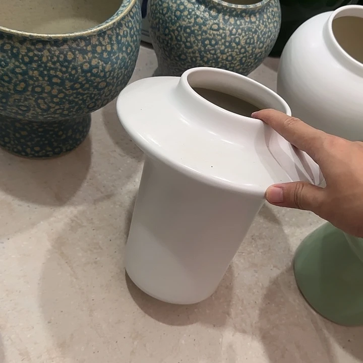 白泥花盆微瑕有孔