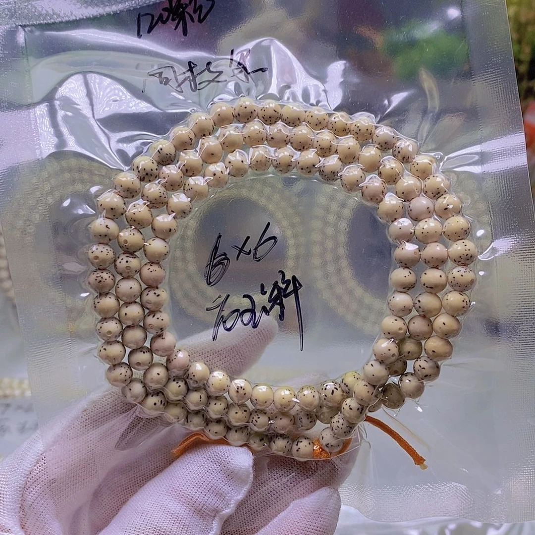 吊坠星月菩提金黄色