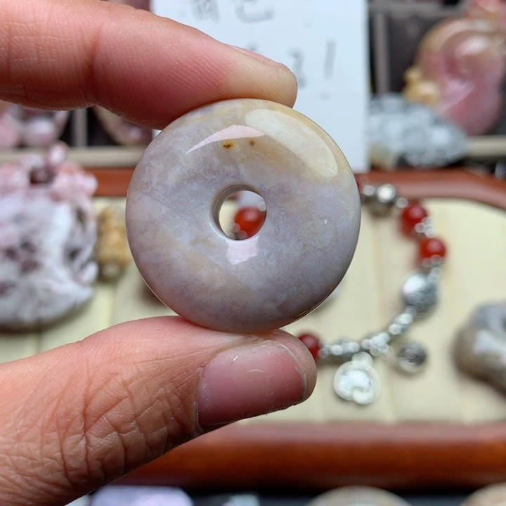 硅化珊瑚（珊瑚玉）颈饰未镶嵌