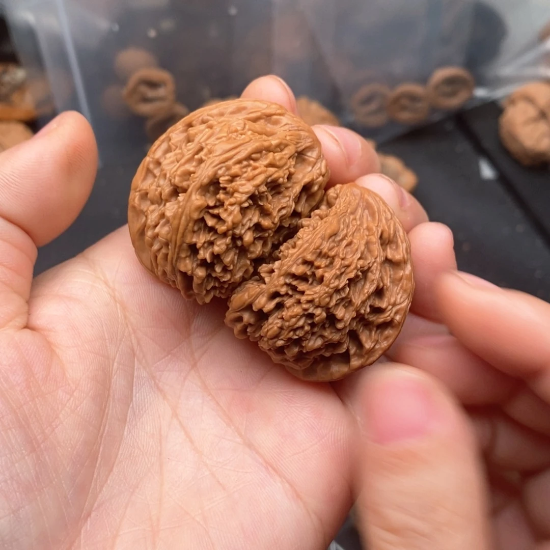 文玩核桃把件狮子头双胞胎