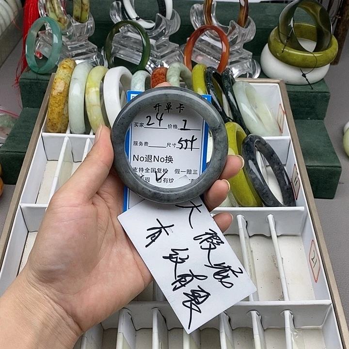 蛇纹石玉未镶嵌手镯